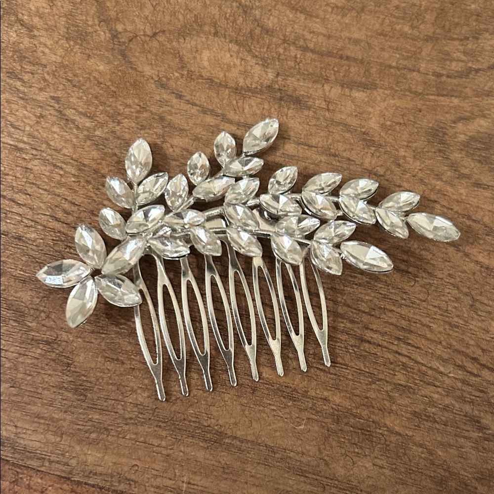 Elegant Silver Leaf Hair Comb